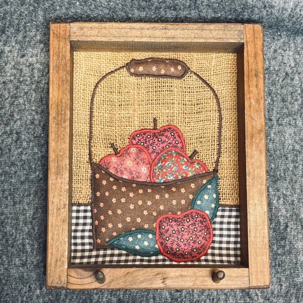 Apple fruit basket picture‎ Valories folk art appliqué and wood decor pegs